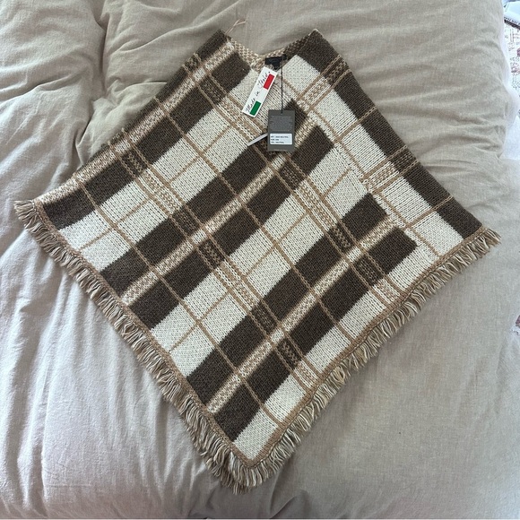 giogio Sweaters - NWT Giogio Brown and Cream Knit Poncho